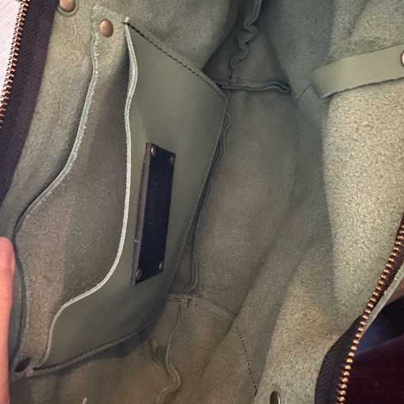 Portland Leather Large Zippered Tote Sage Green New - Picture 4 of 6